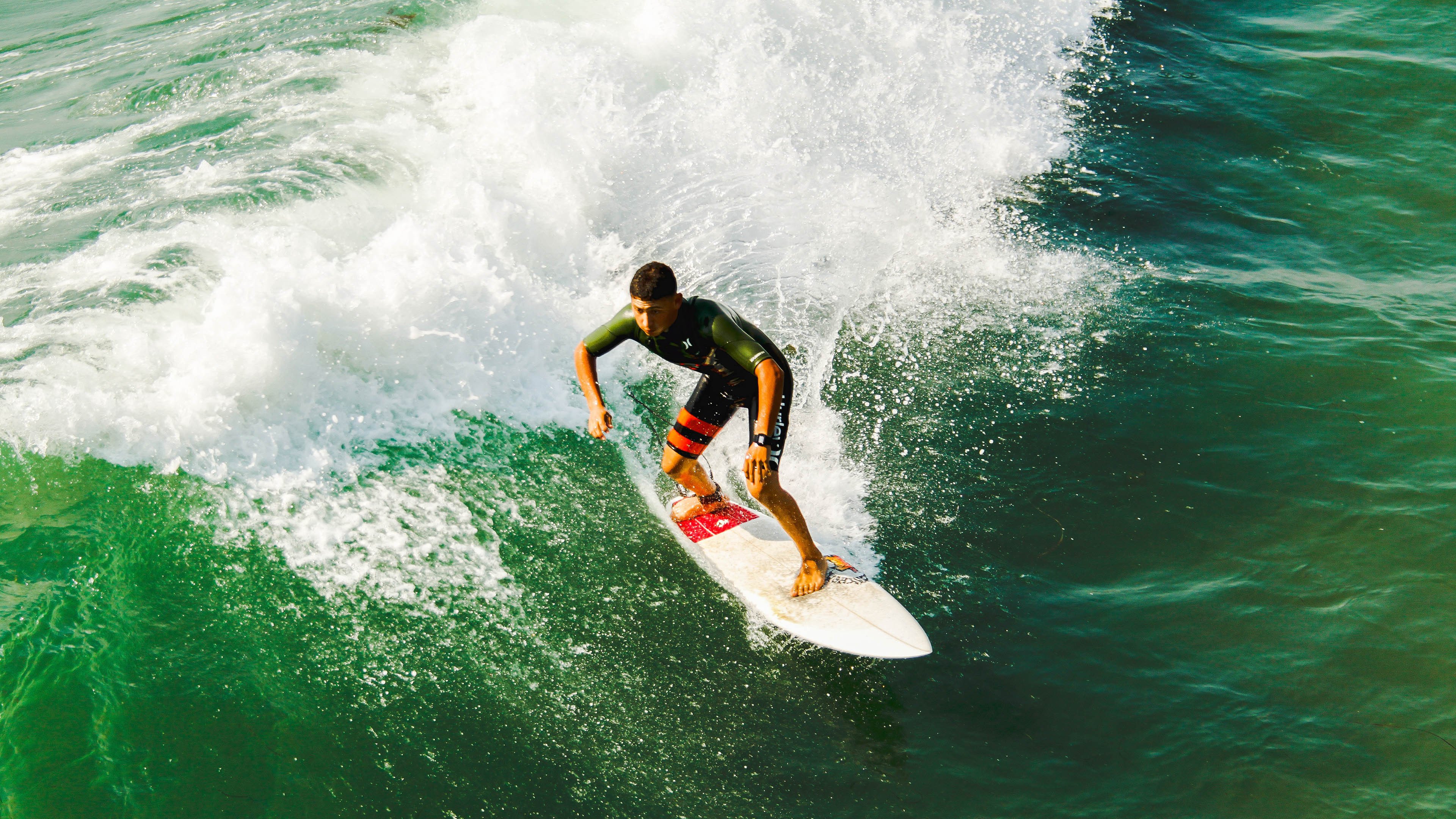 中场休息观察：球队调整策略的秘密，球员中场休息都在干嘛